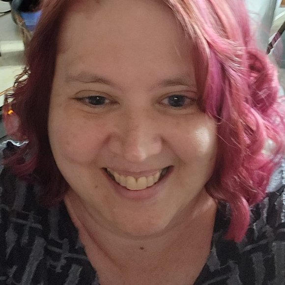 Meet your Posher, Julie - Picture 1 of 1